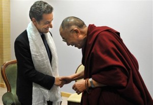 Sarkozy ontmoet Dalai Lama