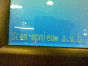 Bij Albert Heijn is er wel altijd wat kapot. De printer van de kassa. De pinautomaat. Of zoals in dit geval de prijs-scanner voor de klant.